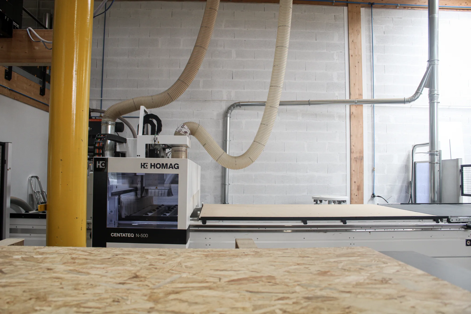 Centre d'usinage à commande numérique Homag Centateq N-500, atelier MZ Bois et Compagnie