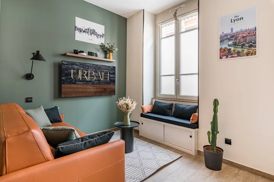 Banquette avec rangements intégrés, salon, réalisation MZ Bois et Compagnie