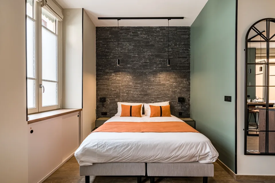 Tête de lit et rangements sur-mesure, chambre, réalisation MZ Bois et Compagnie