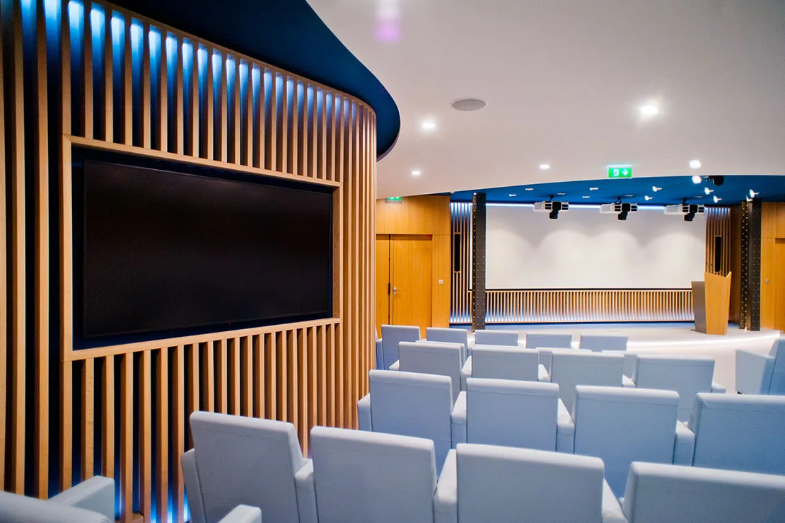Auditorium, réalisation MZ Bois et Compagnie — vue 2