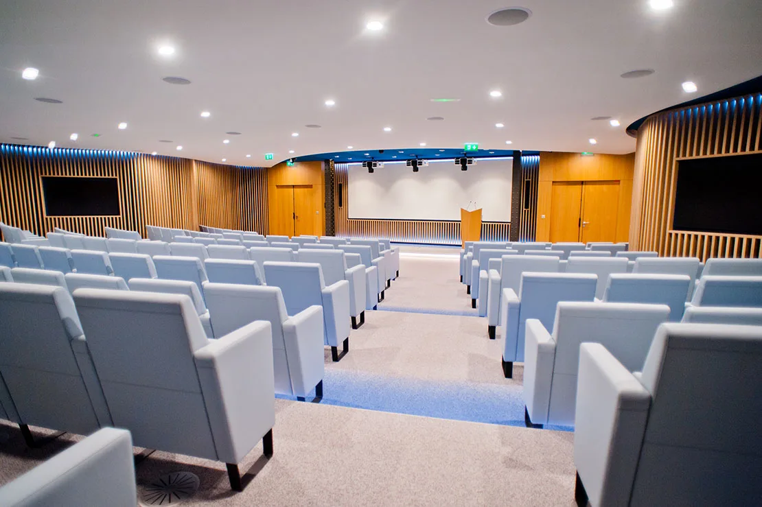 Auditorium, réalisation MZ Bois et Compagnie — vue 3
