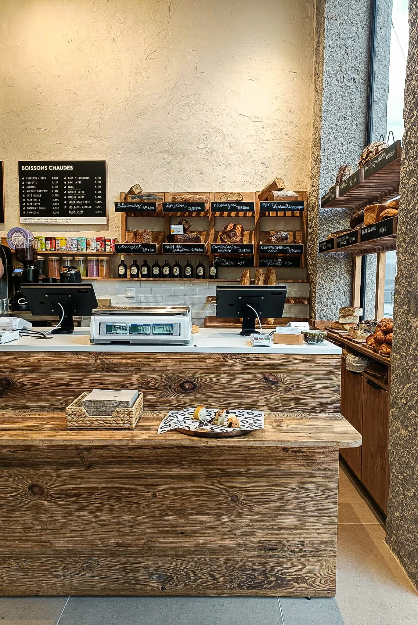 Comptoir de la Boulangerie Deschamps à Lyon, réalisation MZ Bois et Compagnie