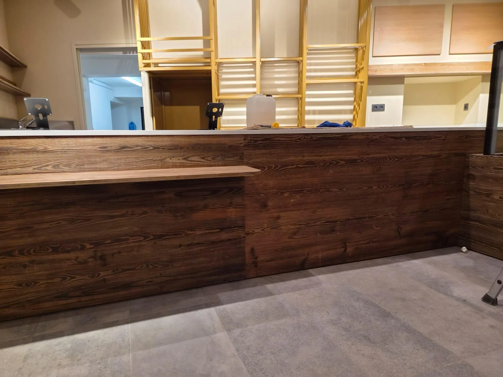 Boulangerie Deschamps — Lyon Vaise, réalisation MZ Bois et Compagnie — vue 1