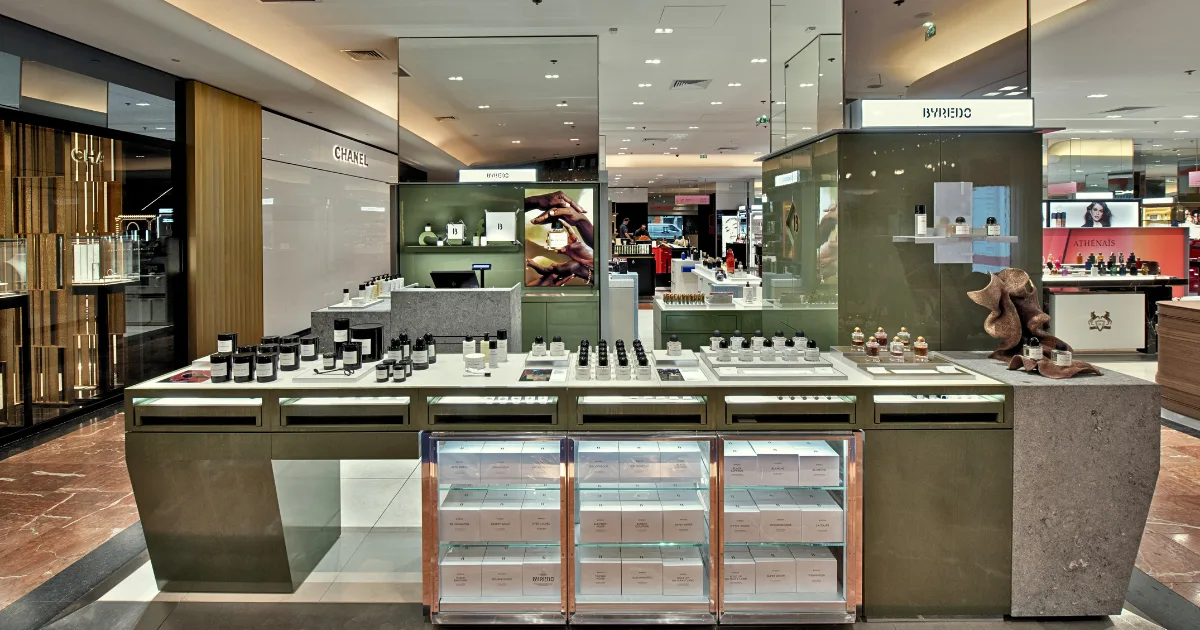 Corner Byredo en grand magasin, réalisation MZ Bois et Compagnie