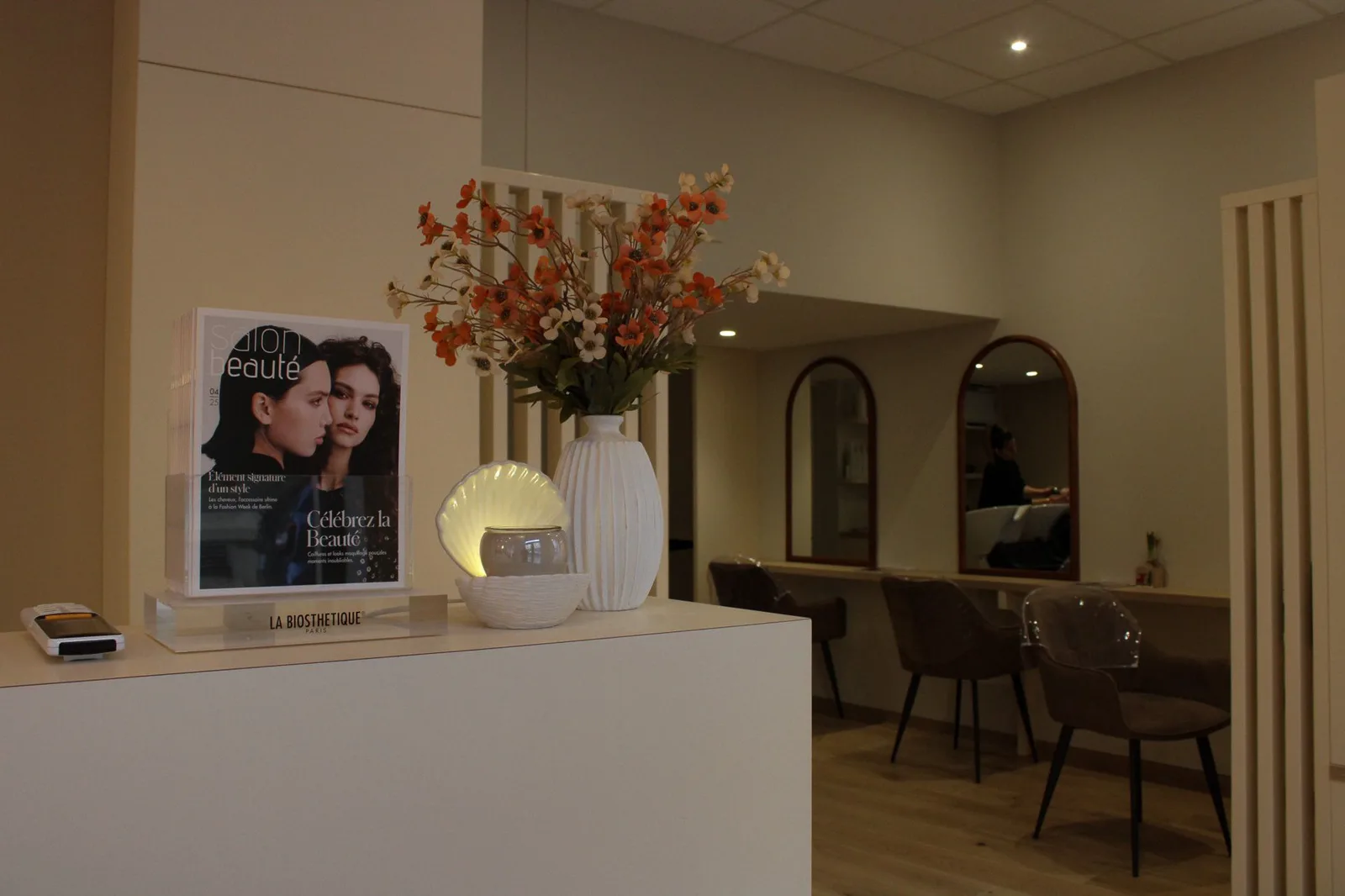 Accueil du salon CG Coiffure, réalisation MZ Bois et Compagnie