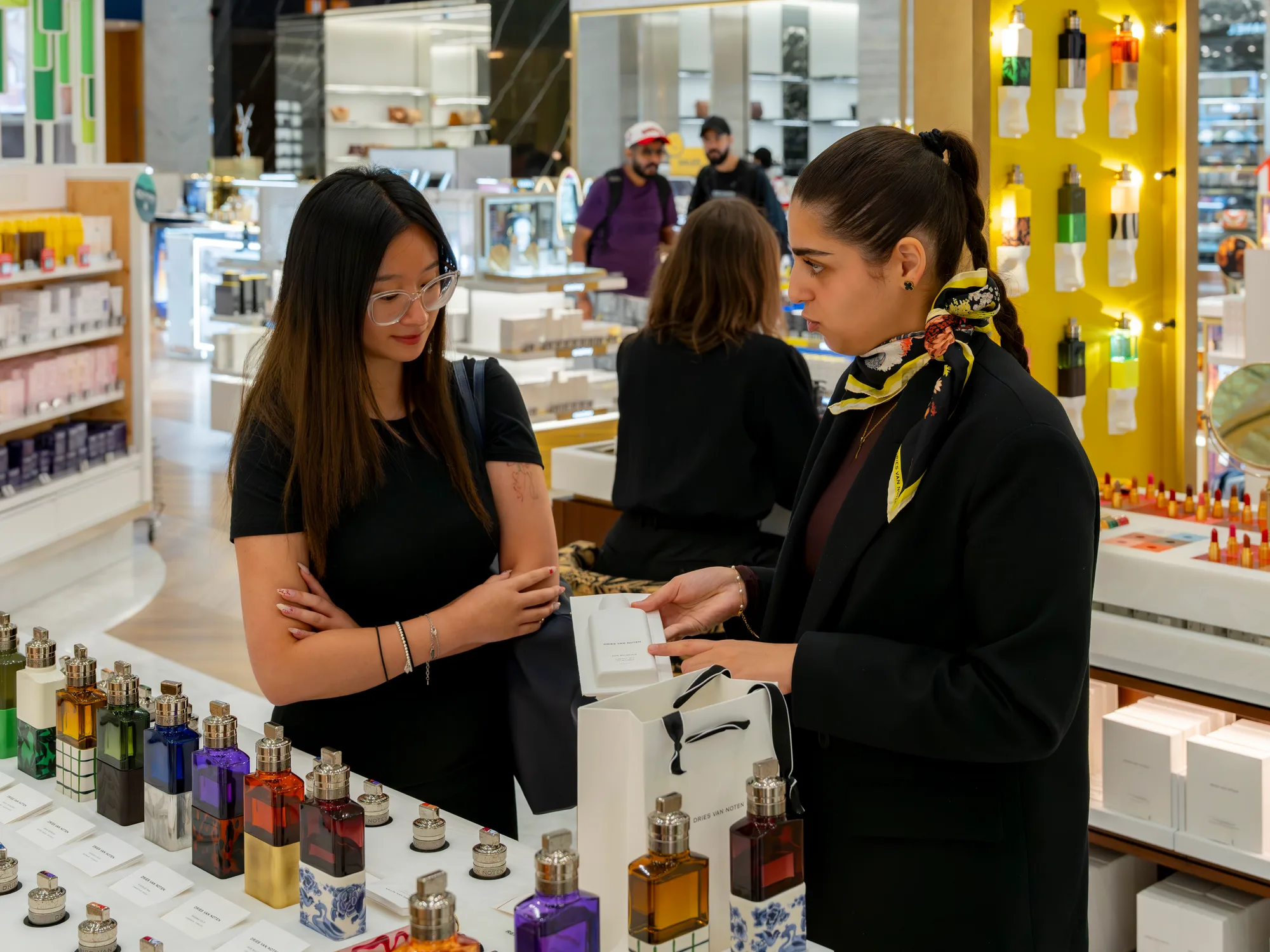 Dries Van Noten — Aéroport Paris-Charles de Gaulle, réalisation MZ Bois et Compagnie — vue 6