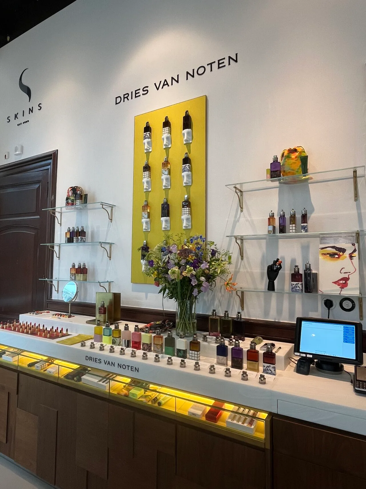 Dries Van Noten — Amsterdam, réalisation MZ Bois et Compagnie — vue 2